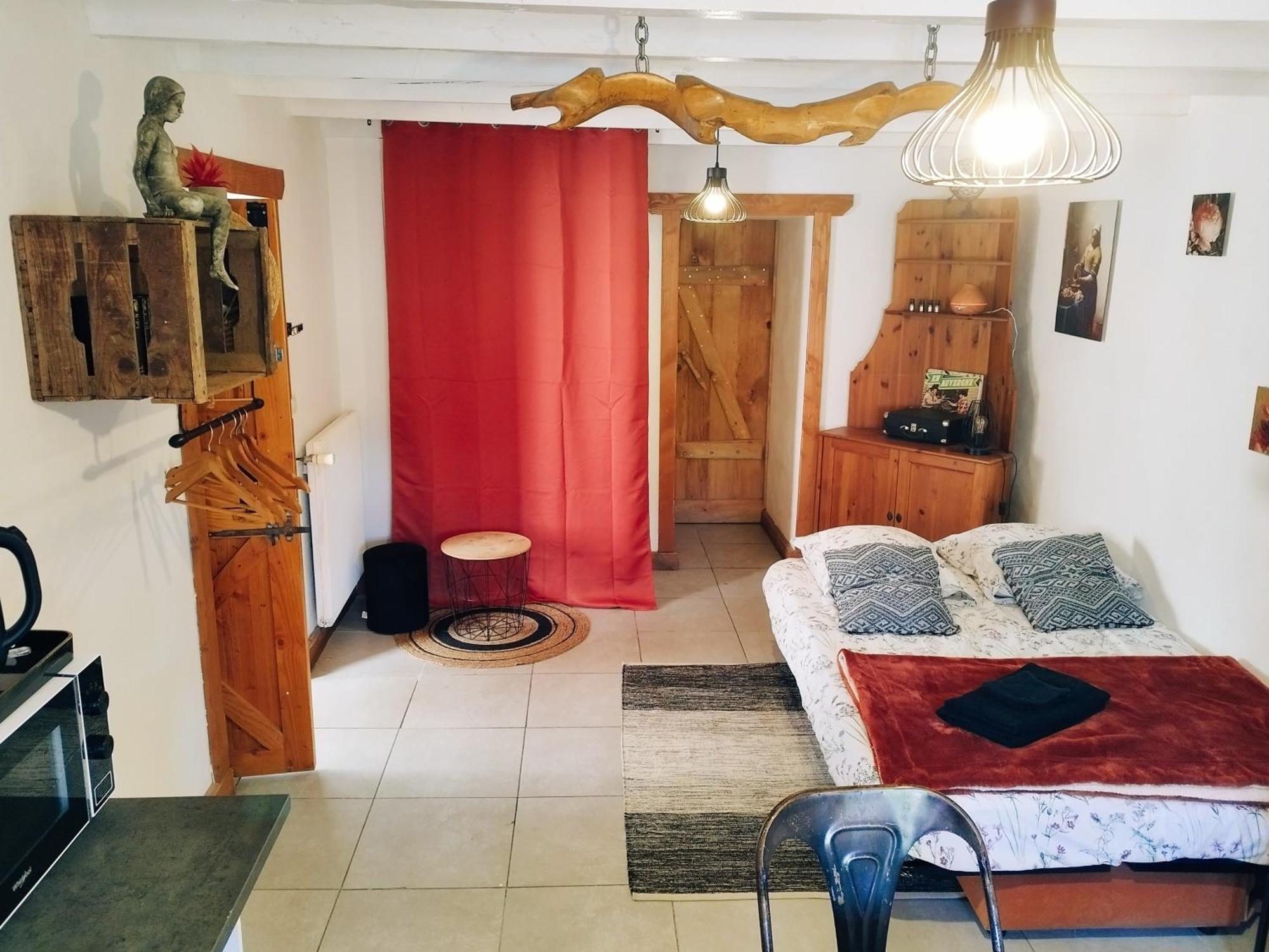Charmant Studio Tout Equipe Olliergues Bagian luar foto